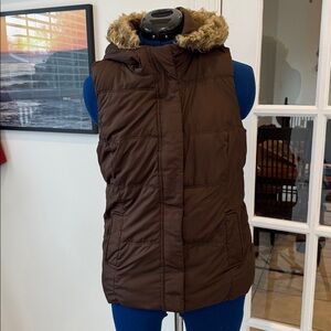 5/$20 Old Navy size S brown puffer vest w/faux fur trimmed hood, GUC
